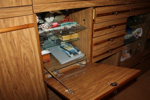 Хозяева похищеных семи миллионов тенге и золотых украшений в Актау назвали подозреваемого ими в краже