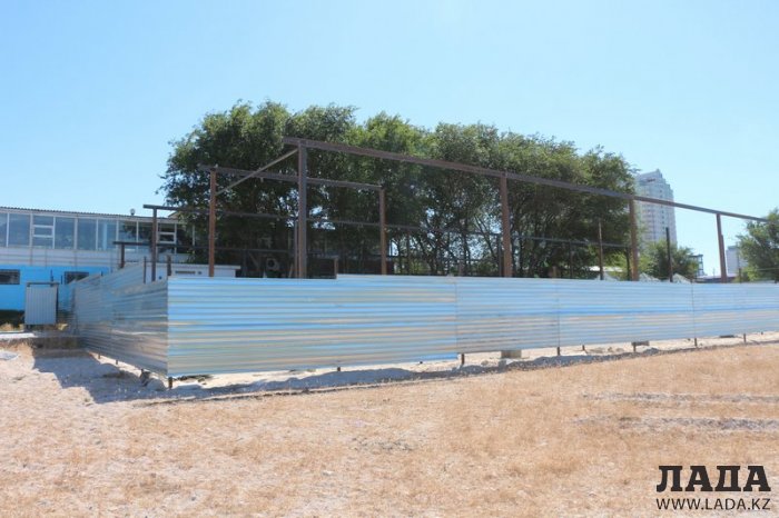 Возмутившую жителей Актау стройку на побережье 7 микрорайона приостановили