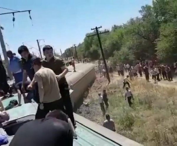 Из-за искривления пути машинист экстренно затормозил – названа причина ЧП под Шу