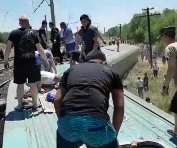 Из-за искривления пути машинист экстренно затормозил – названа причина ЧП под Шу