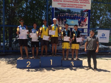 Актауские спортсмены завоевали 10 медалей в первом туре чемпионата РК по пляжному волейболу