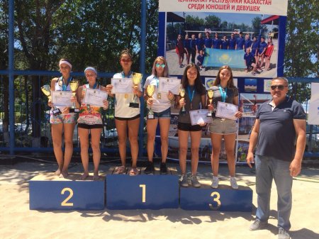 Актауские спортсмены завоевали 10 медалей в первом туре чемпионата РК по пляжному волейболу