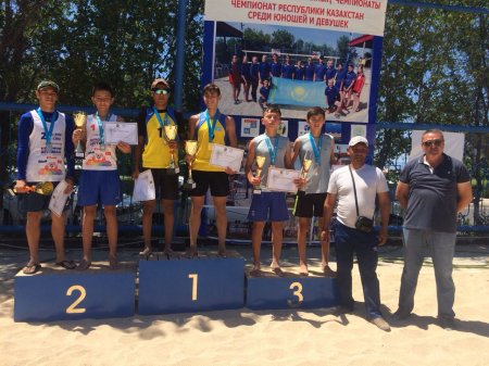 Актауские спортсмены завоевали 10 медалей в первом туре чемпионата РК по пляжному волейболу