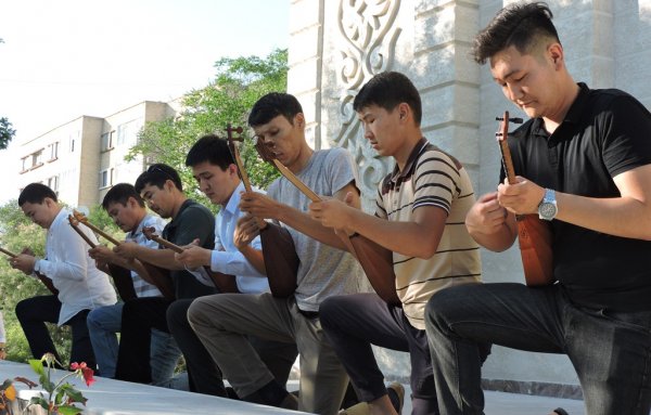 Оркестры Мангистауской областной филармонии выступят в Астане в Национальный день домбры