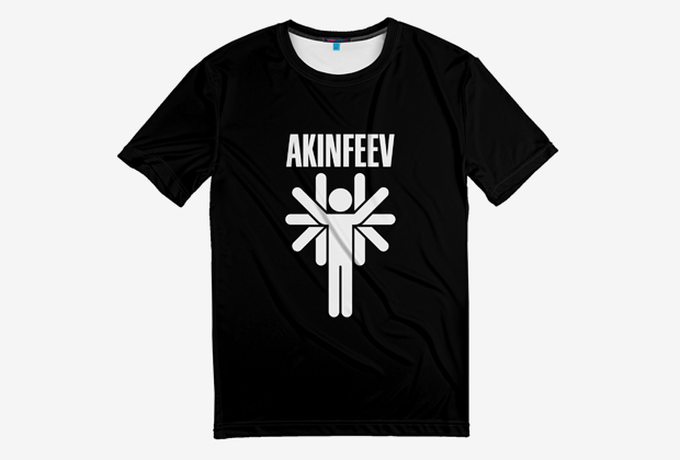 Ставшие мемом болельщики в кокошниках попали на футболки