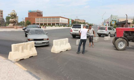 В Актау продолжается ремонт городских дорог