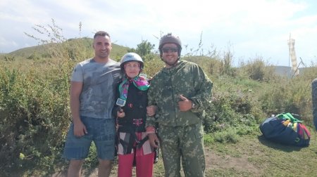 Семидесятилетняя жительница Актау полетала на параплане в свой День рождения