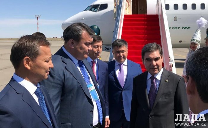 Владимир Путин прилетел на саммит в Актау