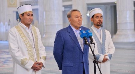 Нурсултан Назарбаев поздравил казахстанцев с праздником Курбан айт 