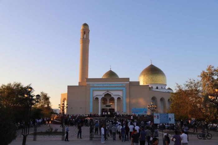 Ералы Тугжанов поздравил мангистаусцев с праздником Курбан-айт