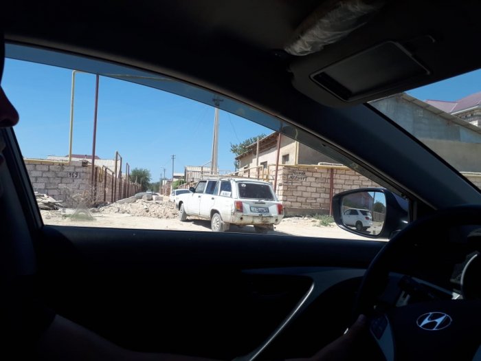 Водители Актау пожаловались на перекрытые дороги в дачном поселке «Синтез»