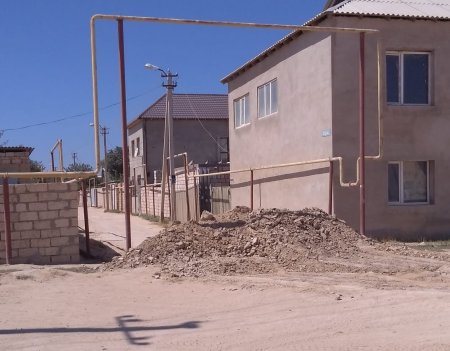 Водители Актау пожаловались на перекрытые дороги в дачном поселке «Синтез»