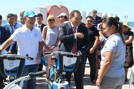 В Актау презентовали первые станции проката велосипедов