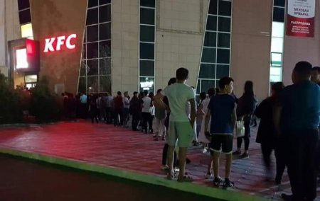 Социальные сети: Видеоролик с кассиром - матершинницей в KFC снят в Москве