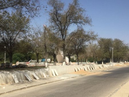 В Актау продолжается реконструкция аллеи Победы