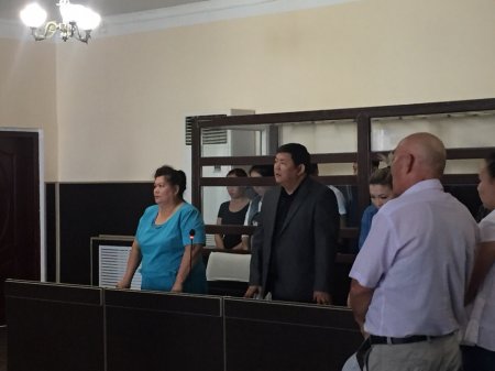 В Актау суд оправдал обвиняемого по трем статьям уголовного кодекса экс-полицейского