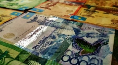 Тенге укрепился до 366 за доллар в обменниках