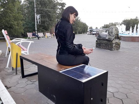 В 600 000 тенге обошлась спонсору одна умная скамейка в Костанае  