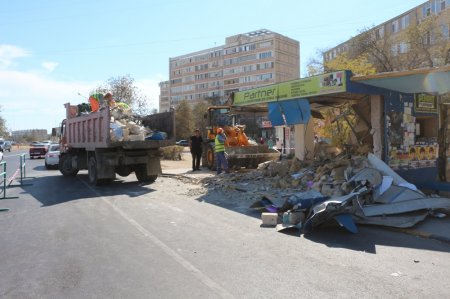 В 8 микрорайоне Актау по решению суда снесли киоск