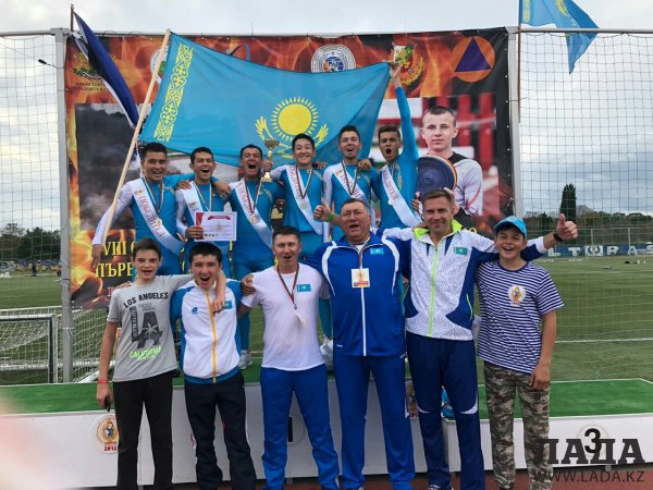 Ученик 11 класса из Актау установил два рекорда по пожарно-спасательному спорту