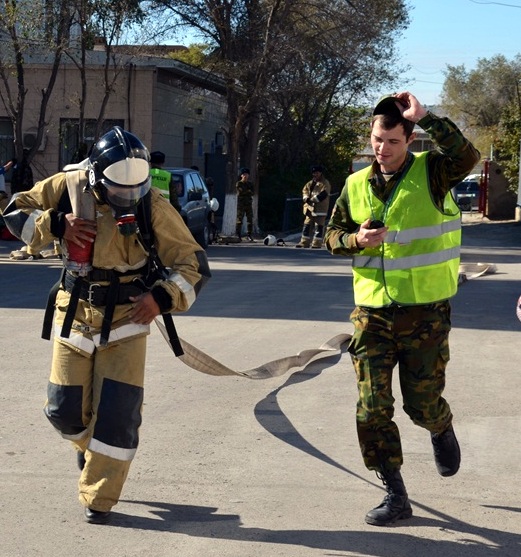 В Актау состоялись соревнования по пожарному кроссфиту