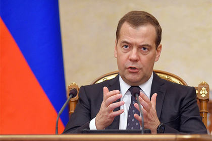 Медведев поставил нефтяникам ультиматум из-за цен на бензин