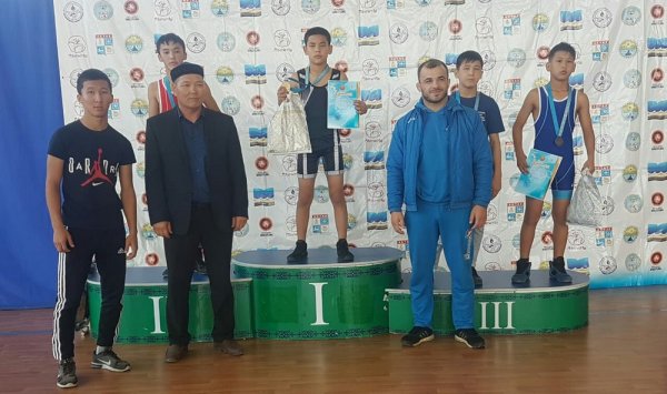 Актауские борцы завоевали девять золотых медалей на республиканском турнире