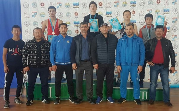 Актауские борцы завоевали девять золотых медалей на республиканском турнире