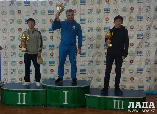 Актауские борцы завоевали девять золотых медалей на республиканском турнире