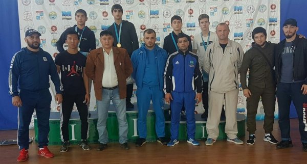 Актауские борцы завоевали девять золотых медалей на республиканском турнире