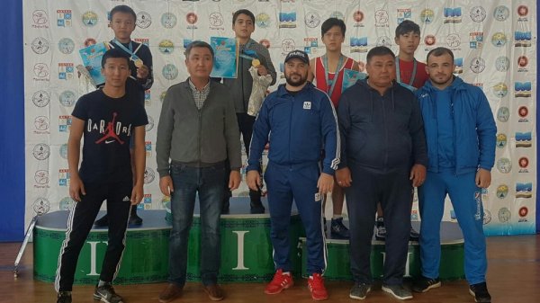 Актауские борцы завоевали девять золотых медалей на республиканском турнире