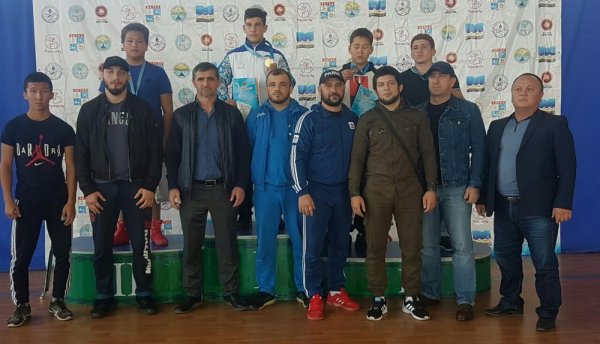 Актауские борцы завоевали девять золотых медалей на республиканском турнире