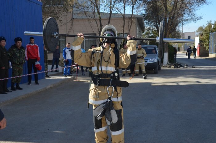 В Актау состоялись соревнования по пожарному кроссфиту