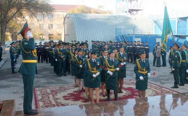 В День спасателя в Актау состоялось открытие монумента в честь пожарных