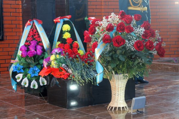 В День спасателя в Актау состоялось открытие монумента в честь пожарных