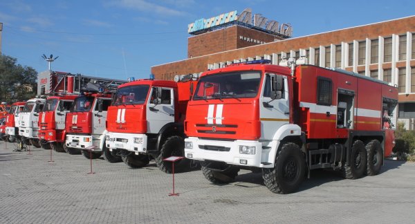 В День спасателя в Актау состоялось открытие монумента в честь пожарных