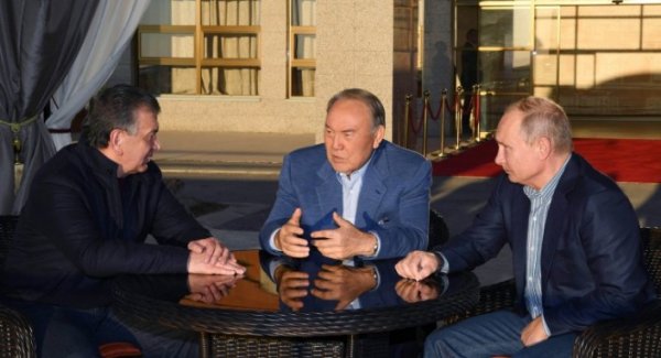 Назарбаев встретил Путина и Мирзиеева в Сарыагаше