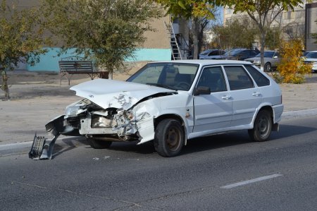В Актау столкнулись два легковых автомобиля