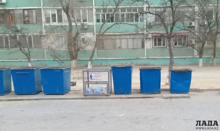 В Актау устанавливают контейнеры для сортировки мусора