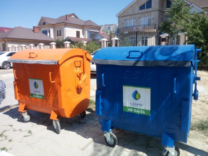 В Актау устанавливают контейнеры для сортировки мусора