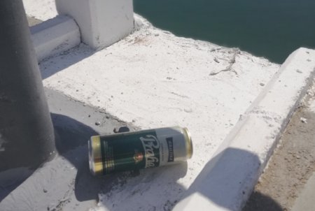 Металлическое ограждение установили для защиты от мусора посетителей скальной тропы в Актау