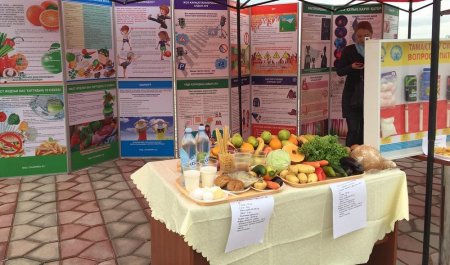 Более 250 жителей Актау приняли участие в утренней зарядке на набережной