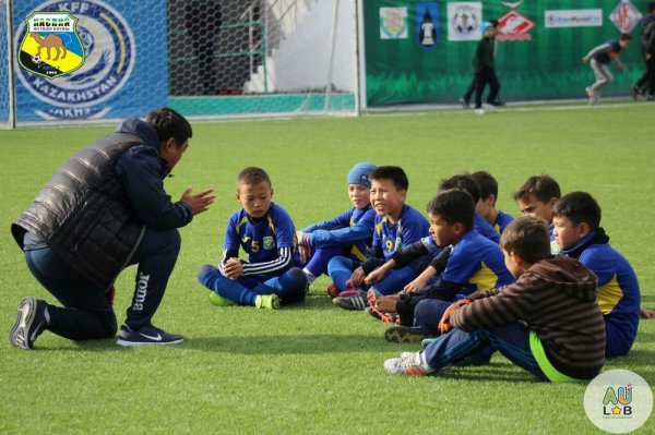 В Актау начался отбор юных футболистов