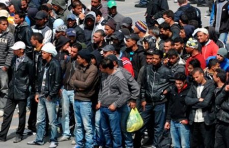 СМИ: 20 тысяч вооруженных мигрантов готовят прорыв в ЕС