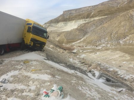 SOS. Помогите чем сможете, кто едет в сторону Манаты ВИДЕО