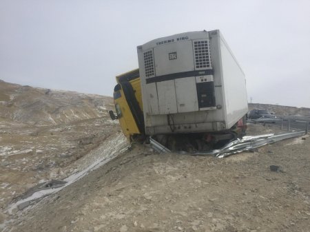 SOS. Помогите чем сможете, кто едет в сторону Манаты ВИДЕО