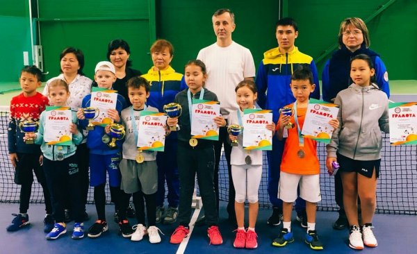 Трое теннисистов из Актау стали призерами республиканских турниров