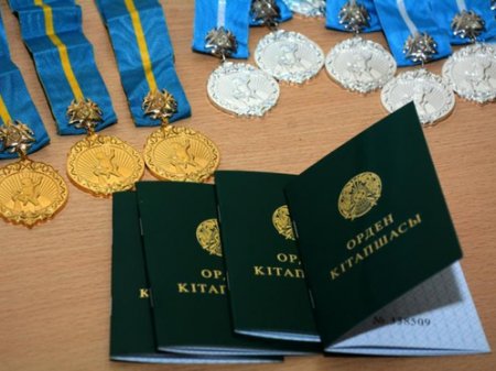 Все медали при них: версия акимата об истории с отказом матерей от наград в РК