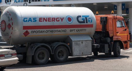 Казахстан откладывает возобновление экспорта бензина