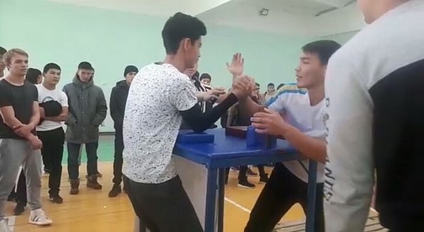 Лучшие армрестлеры и гиревики среди колледжей